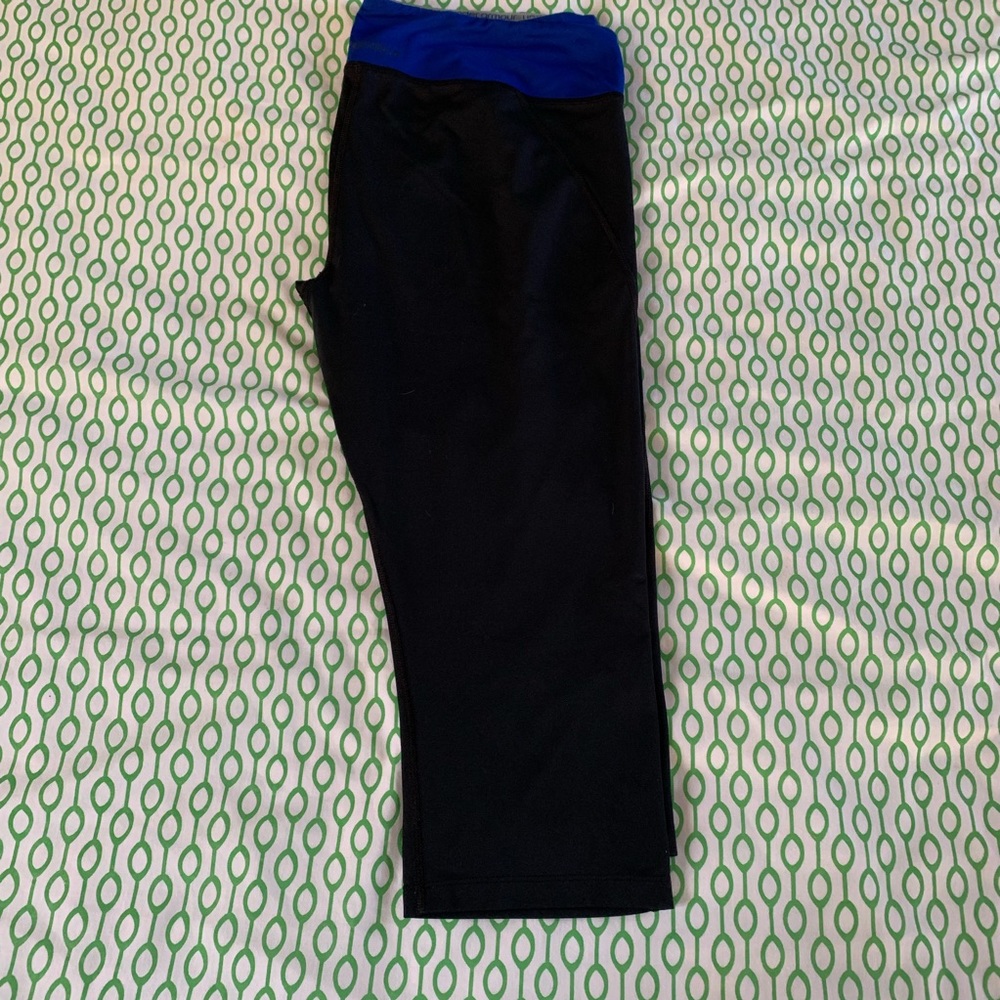 Under Armour fitted capris